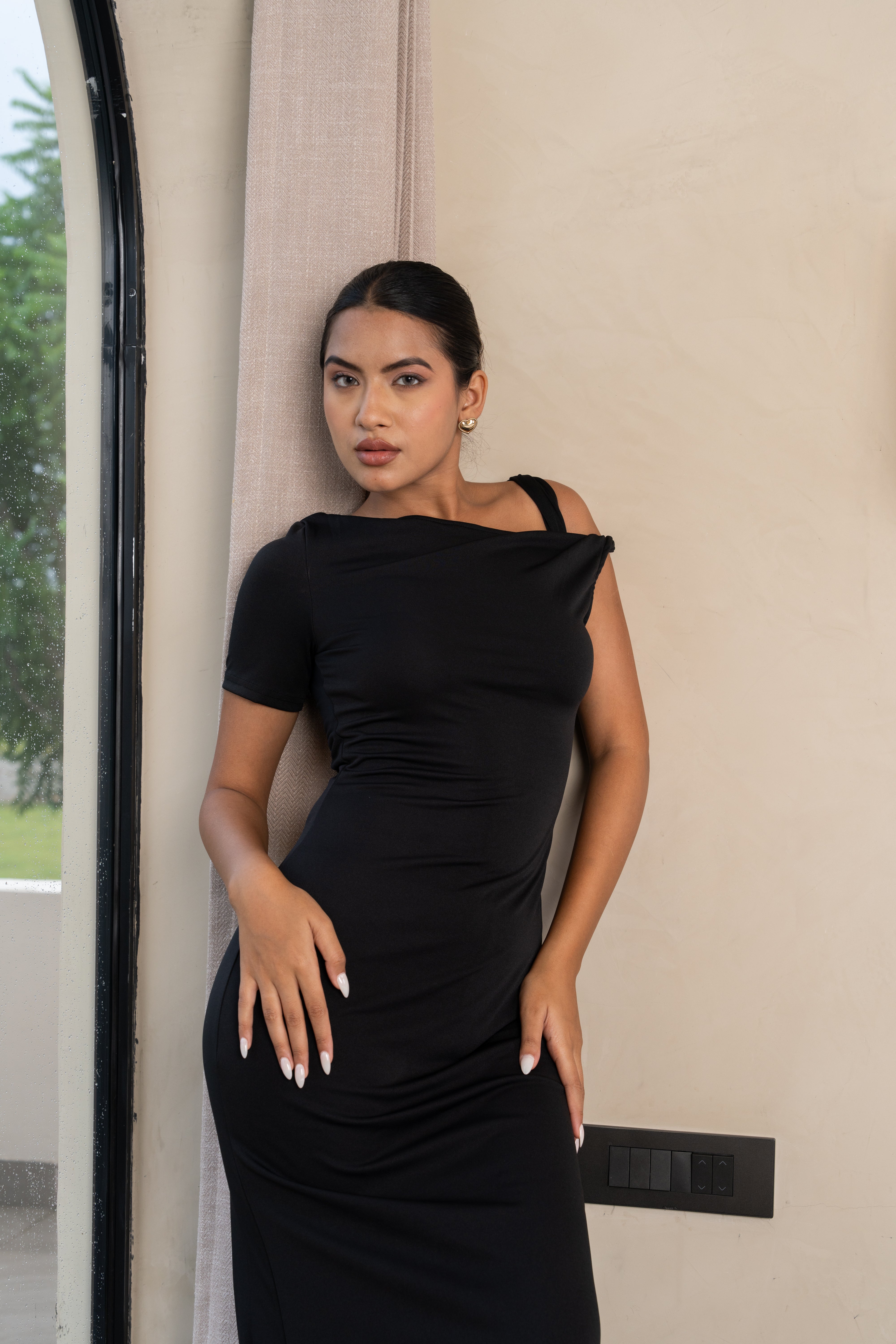 Selena Black Off-Shoulder Maxi Dress – Timeless Evening Gown