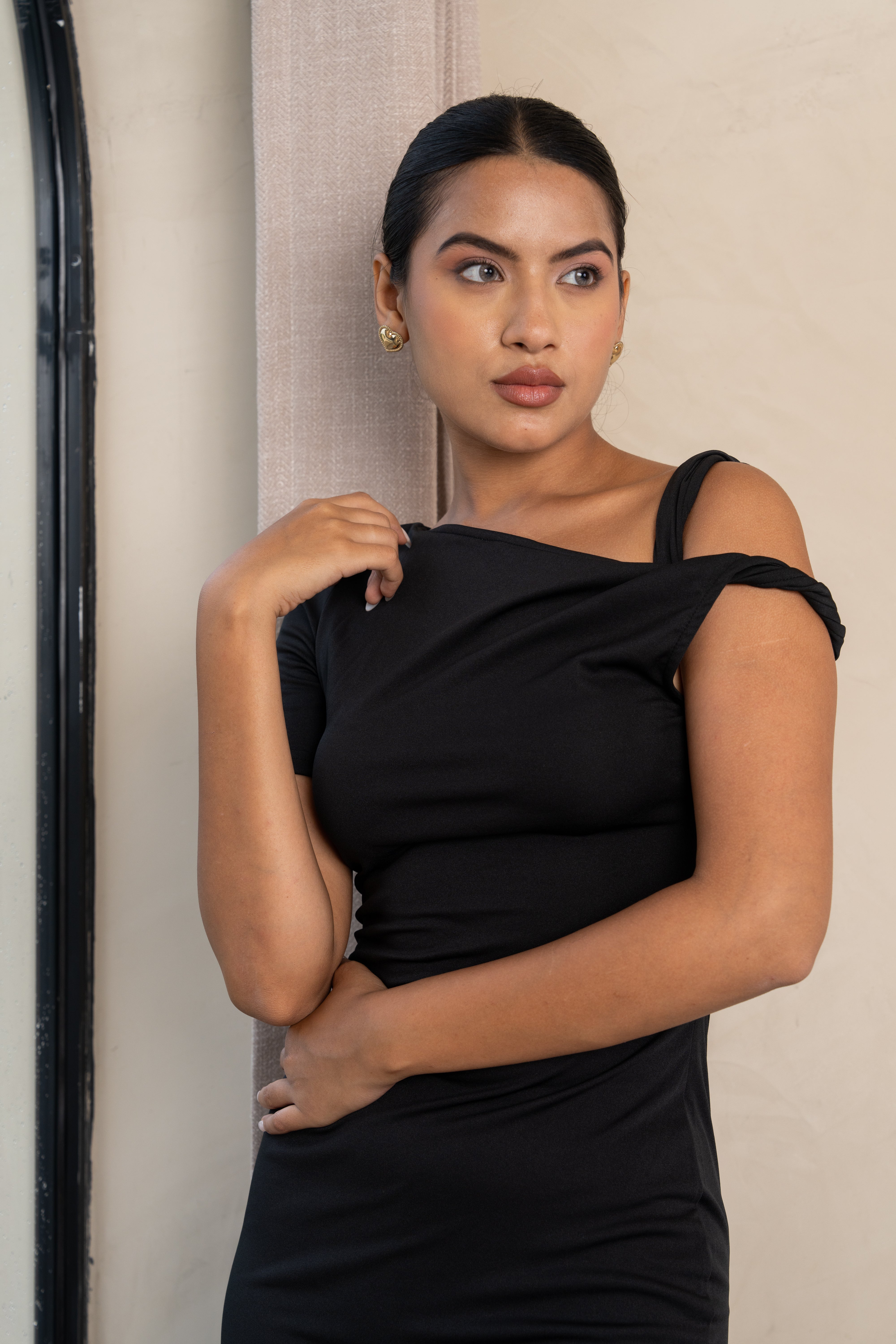 Selena Black Off-Shoulder Maxi Dress – Timeless Evening Gown