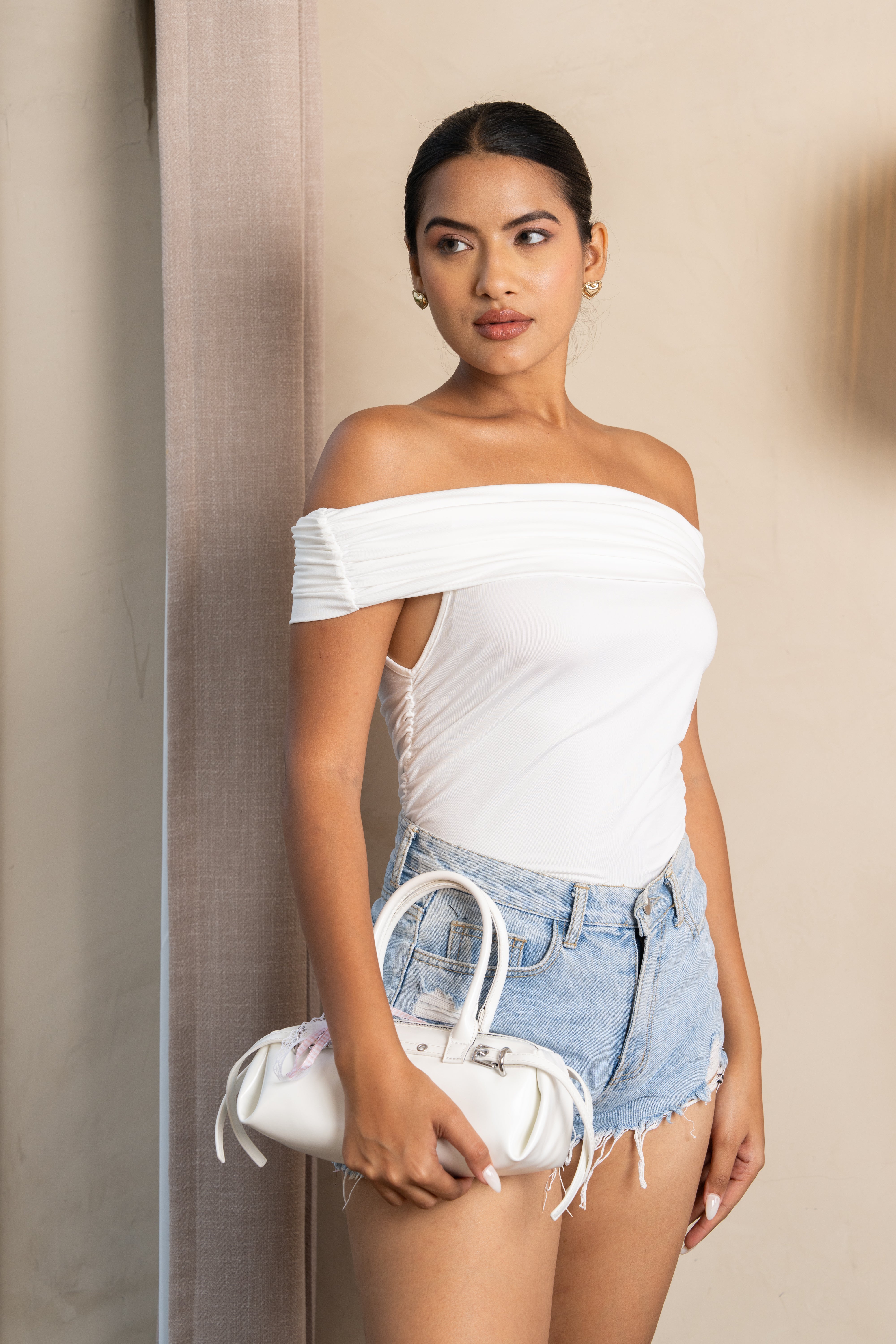 Sinny White Off-Shoulder Ruched Top – Minimal Chic Essential