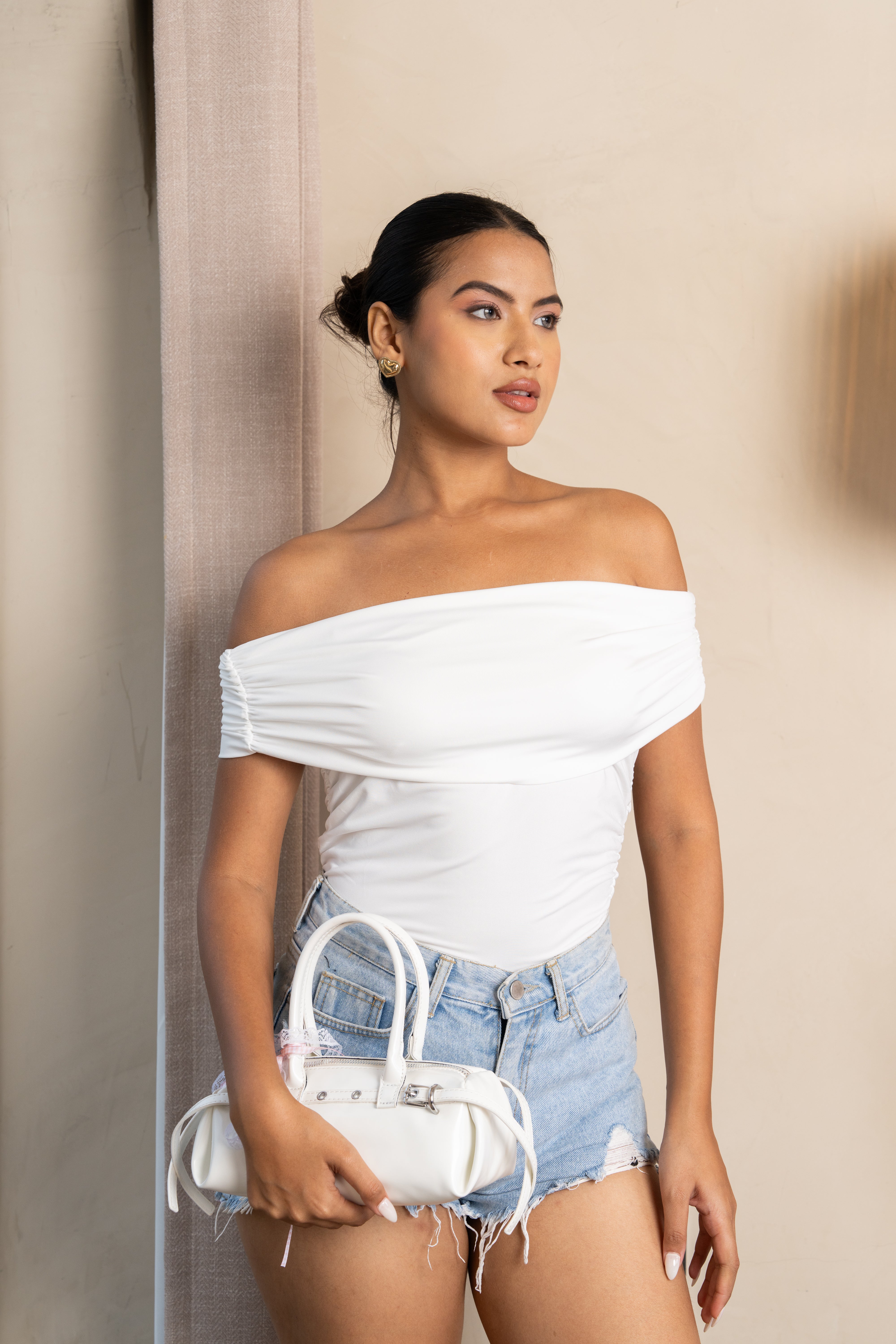 Sinny White Off-Shoulder Ruched Top – Minimal Chic Essential