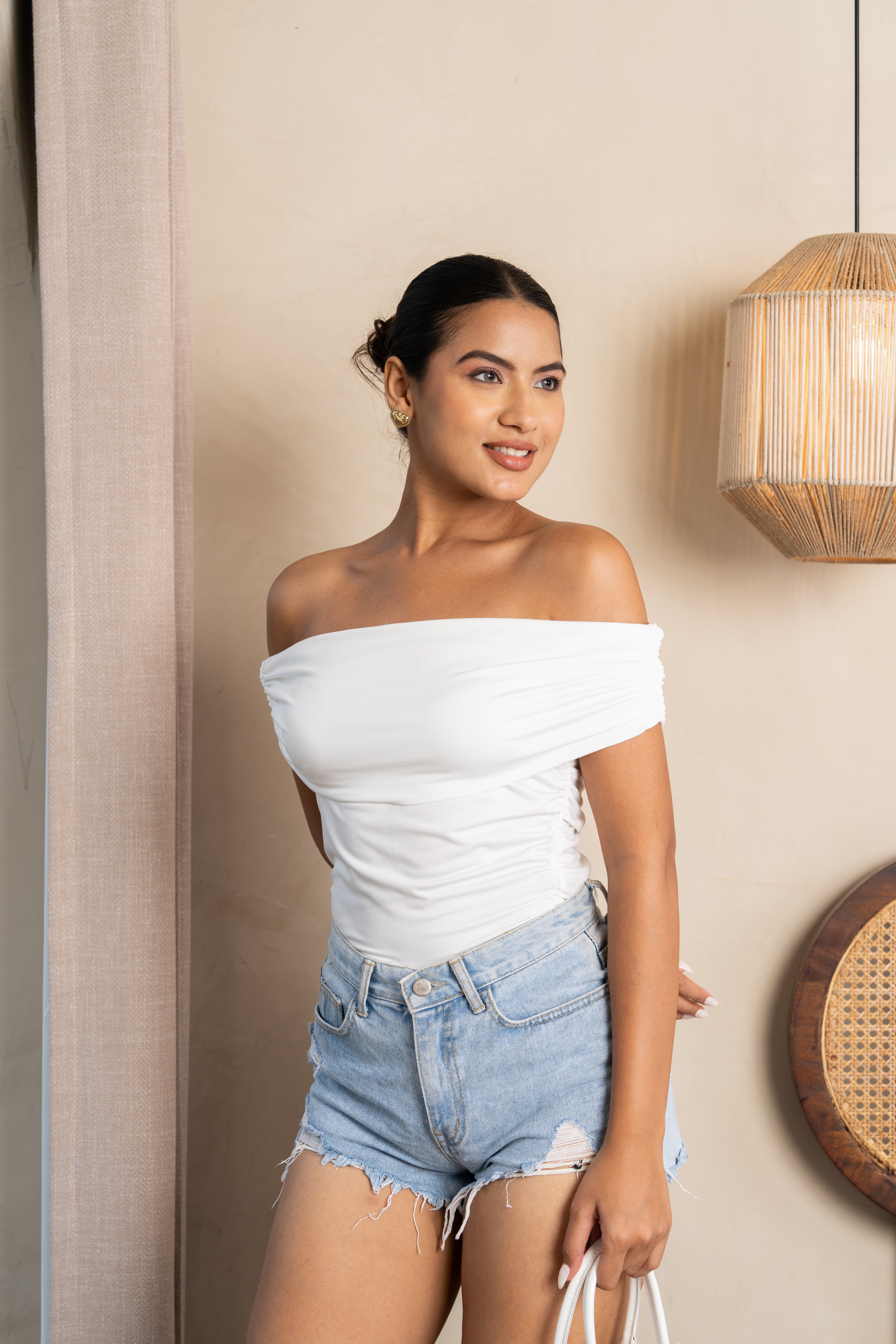 Sinny White Off-Shoulder Ruched Top – Minimal Chic Essential