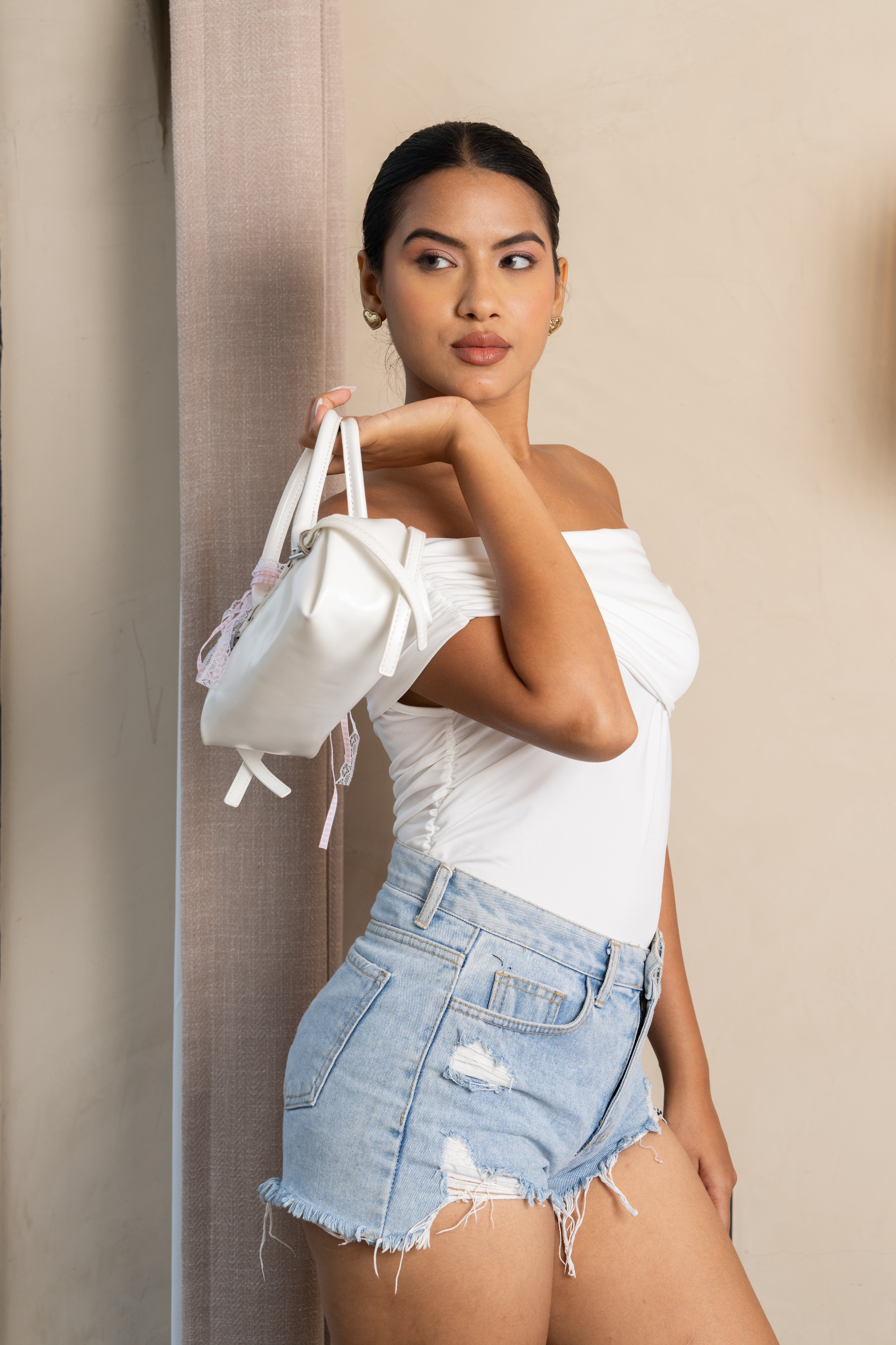 Sinny White Off-Shoulder Ruched Top – Minimal Chic Essential